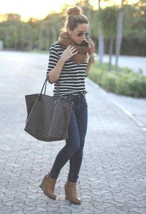 American Eagle  Jeans and Louis Vuitton  Taschen