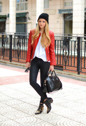 Zara  Jacken, Givenchy  Taschen and Chloe  Stiefel